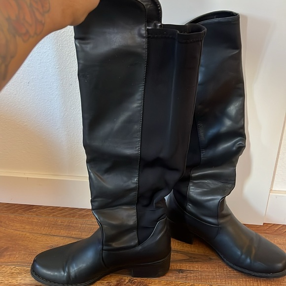 Pull on knee high bootss - Picture 2 of 4